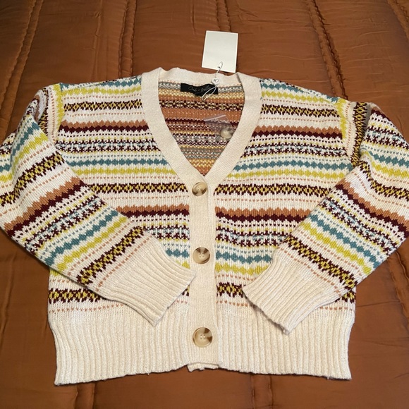 Oak & Trellis Cardigan “V-Neck” Waist Length Sweater - Picture 2 of 4